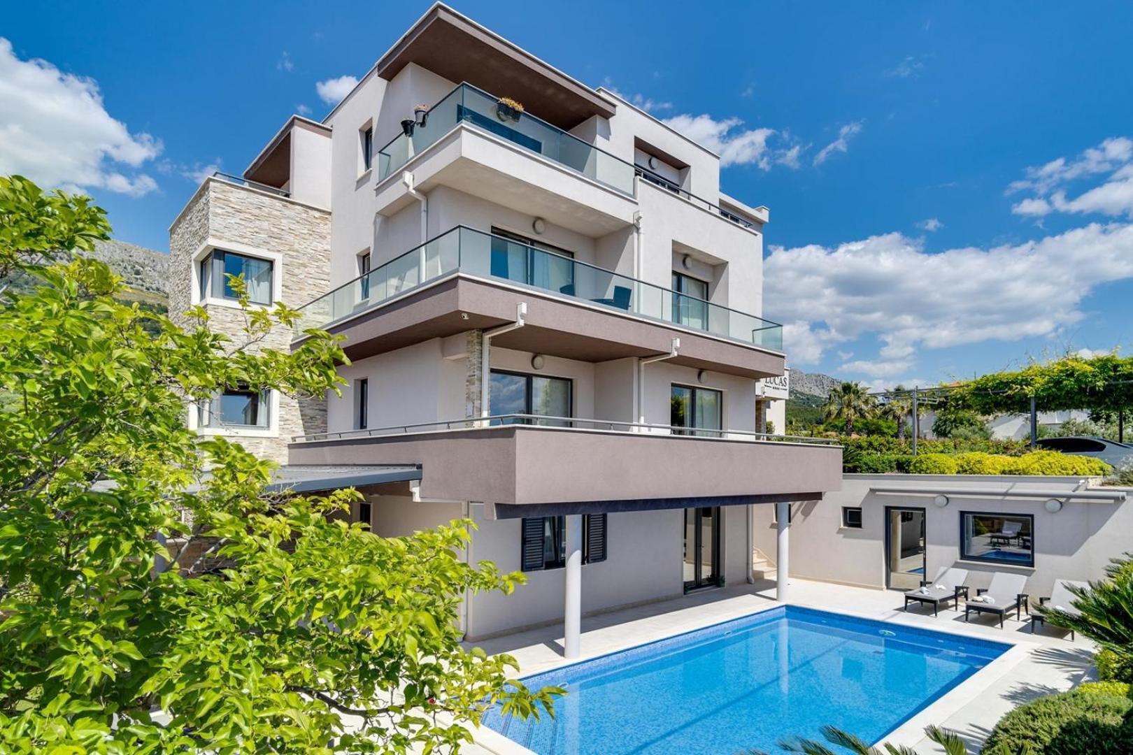 Luxury Villa Lucas With Heated Pool, Whirlpool, Sauna, 14 Pax Podstrana Kültér fotó