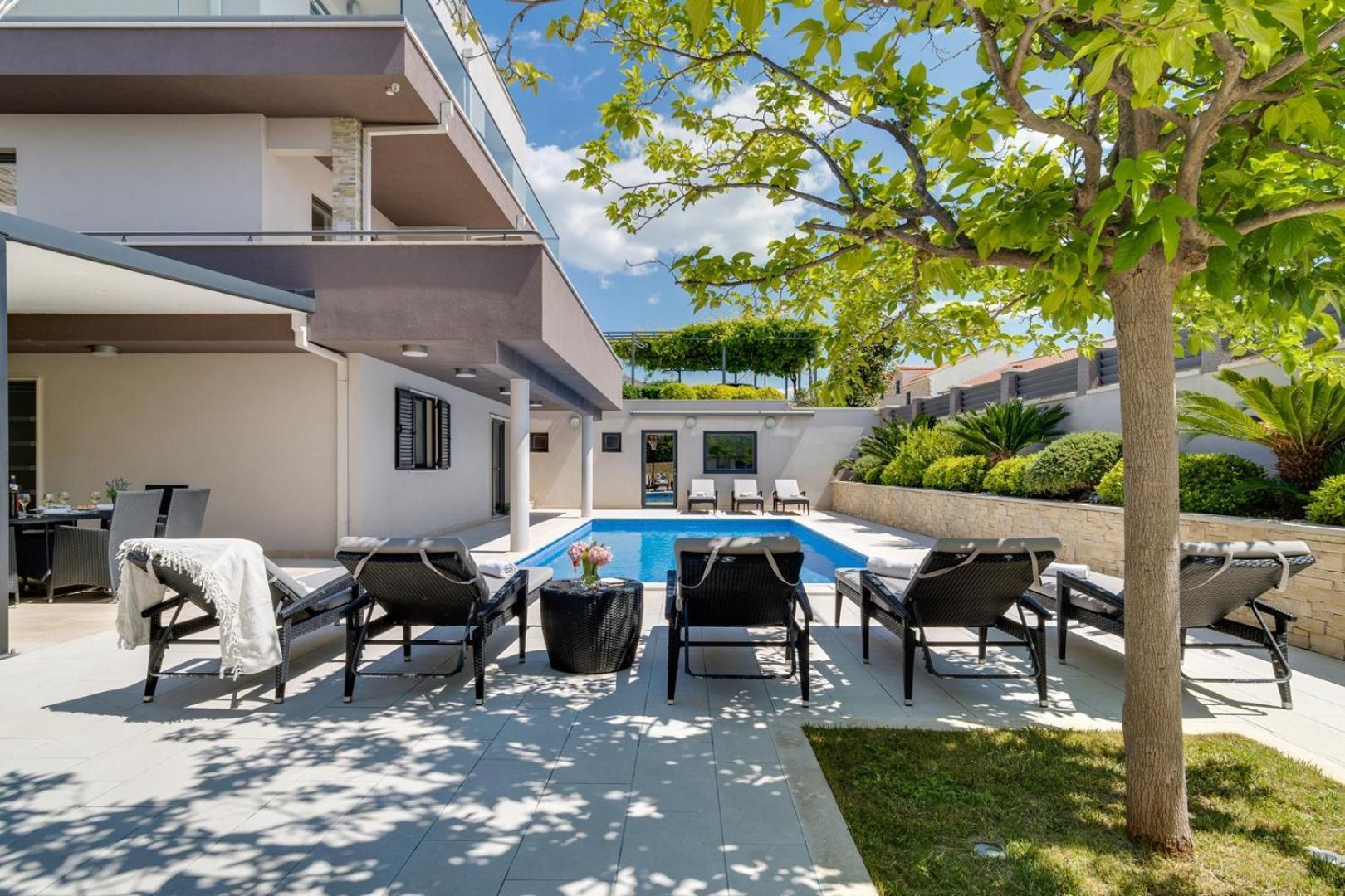 Luxury Villa Lucas With Heated Pool, Whirlpool, Sauna, 14 Pax Podstrana Kültér fotó