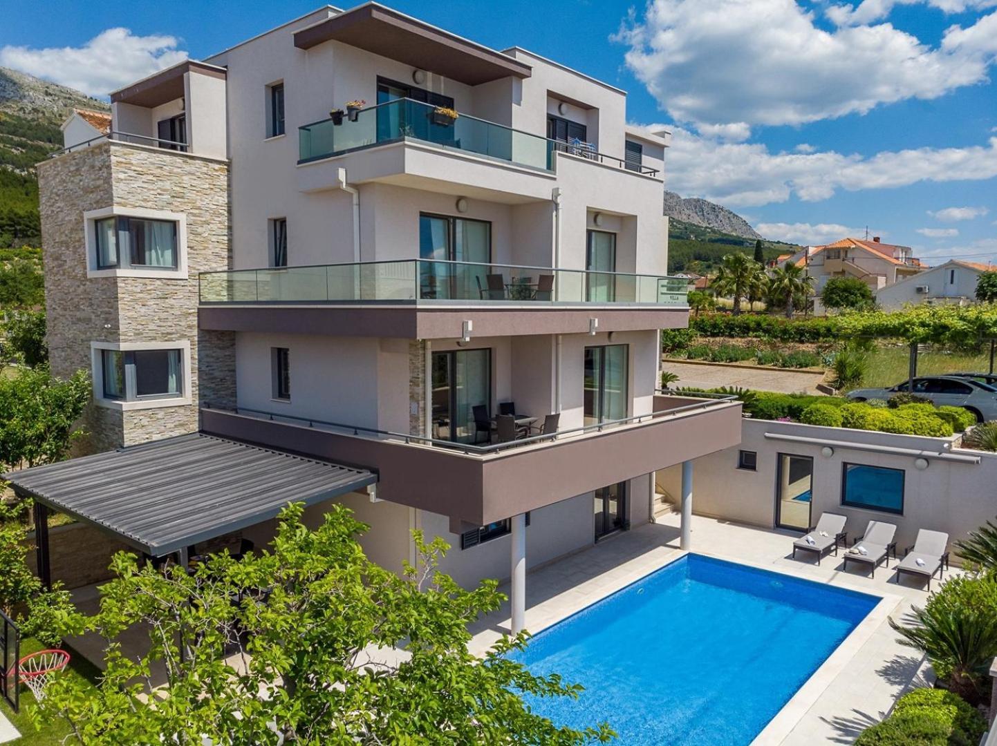 Luxury Villa Lucas With Heated Pool, Whirlpool, Sauna, 14 Pax Podstrana Kültér fotó