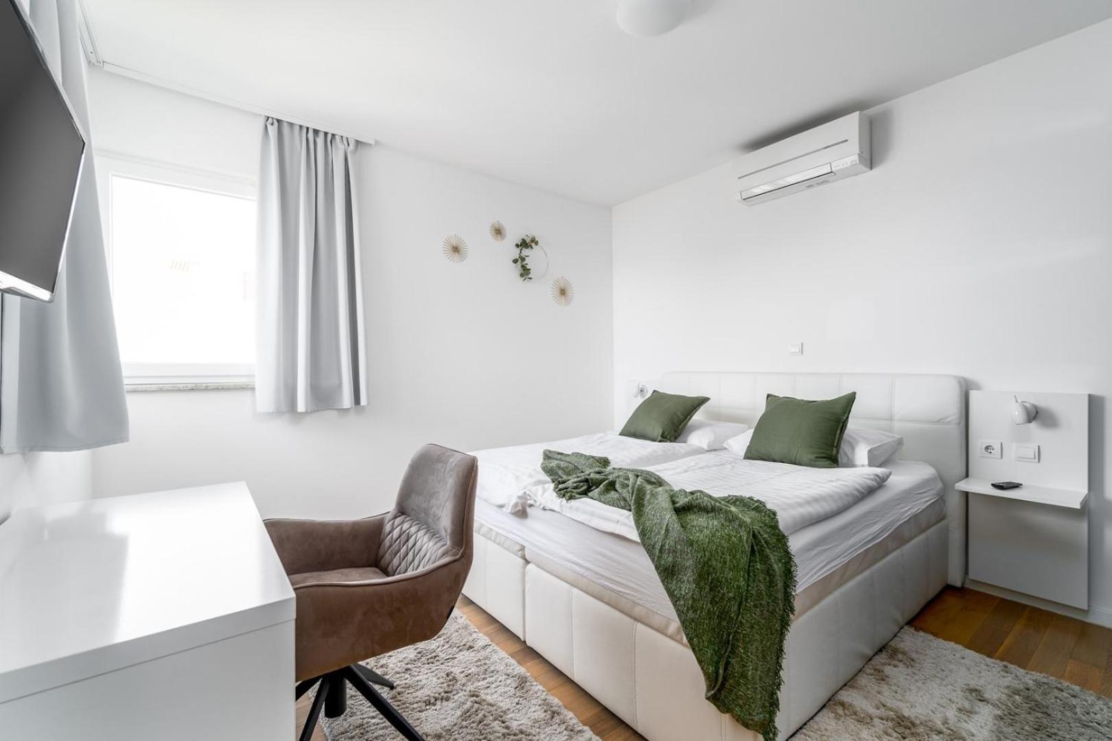 Luxury Villa Lucas With Heated Pool, Whirlpool, Sauna, 14 Pax Podstrana Kültér fotó