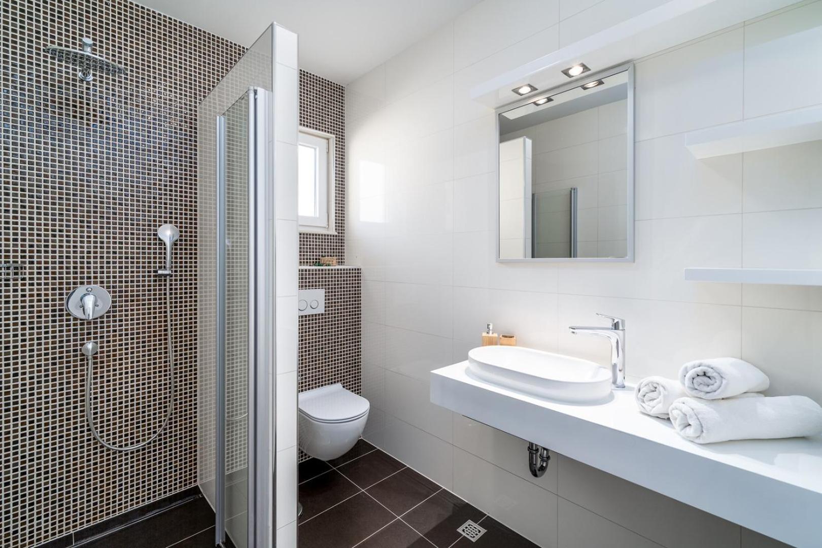 Luxury Villa Lucas With Heated Pool, Whirlpool, Sauna, 14 Pax Podstrana Kültér fotó